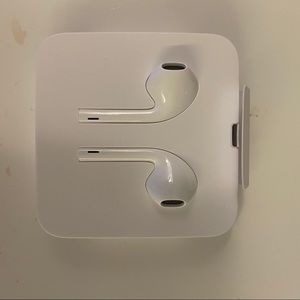 Apple earphones NEW